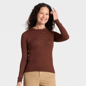 NWOT Women's Small Brown Long Sleeve Henley Shirt  Universal Thread